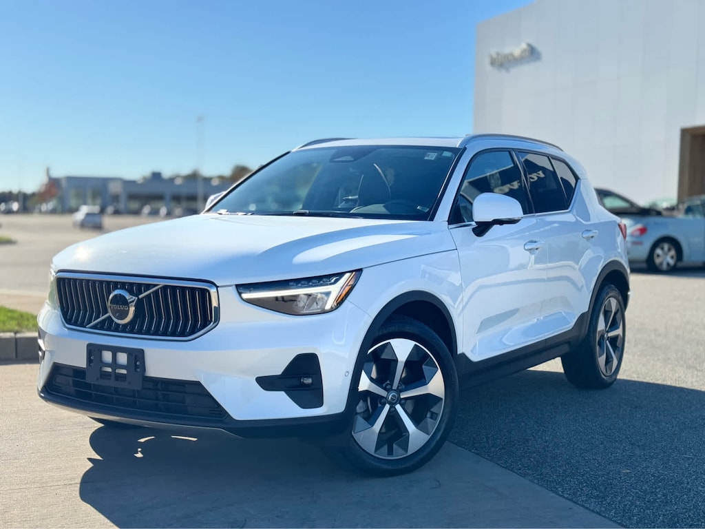 Used 2023 Volvo XC40 B5 AWD Plus Bright SUV