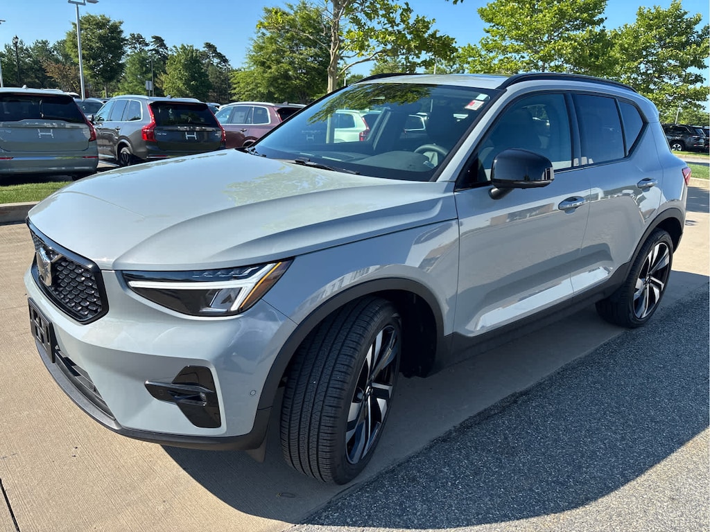 Used 2024 Volvo XC40 B5 Plus Dark SUV