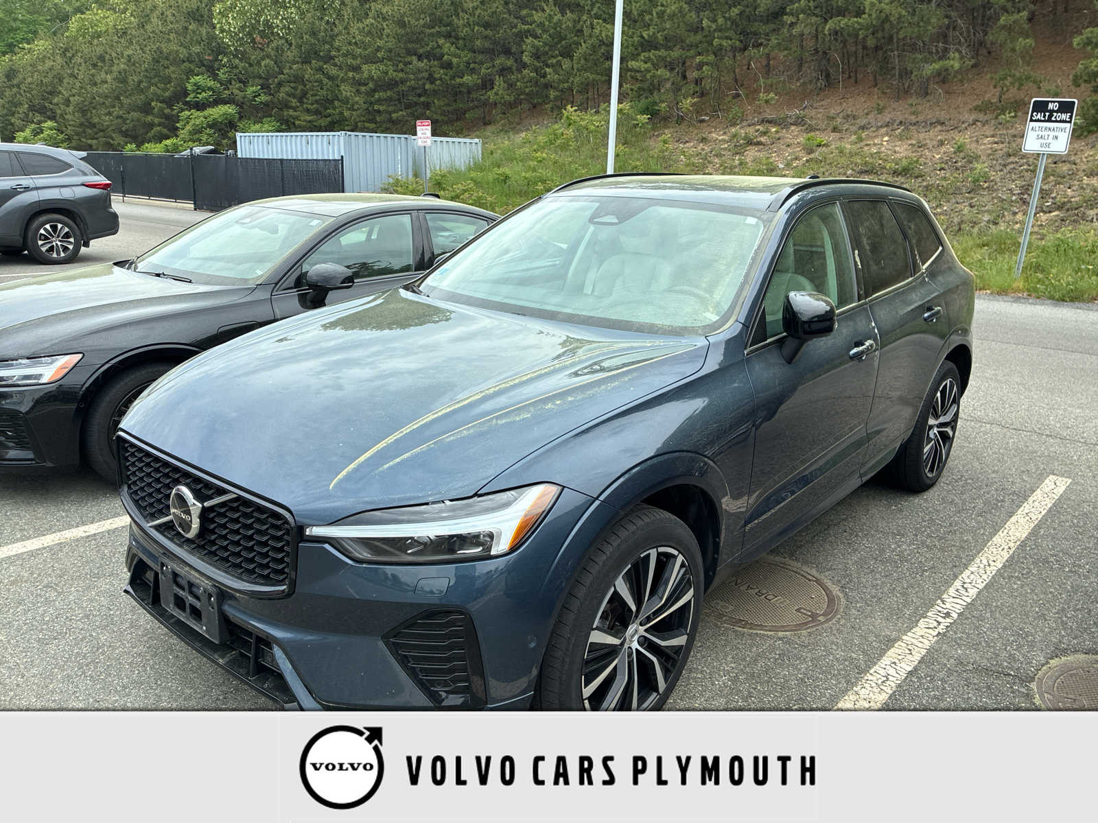 2024 Volvo XC60 B5 Plus Dark Theme AWD's photo