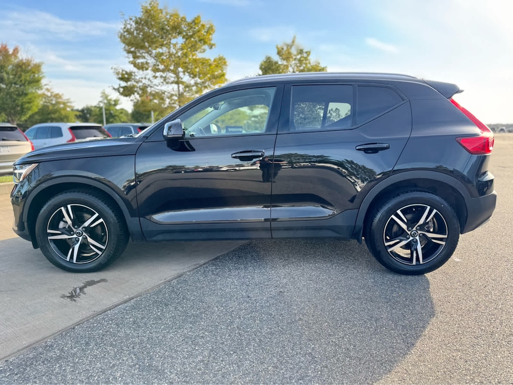 Used 2023 Volvo XC40 B5 AWD Core SUV