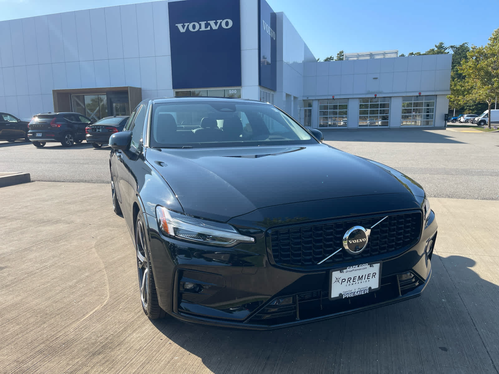 2025 Volvo S60 B5 Plus photo 2