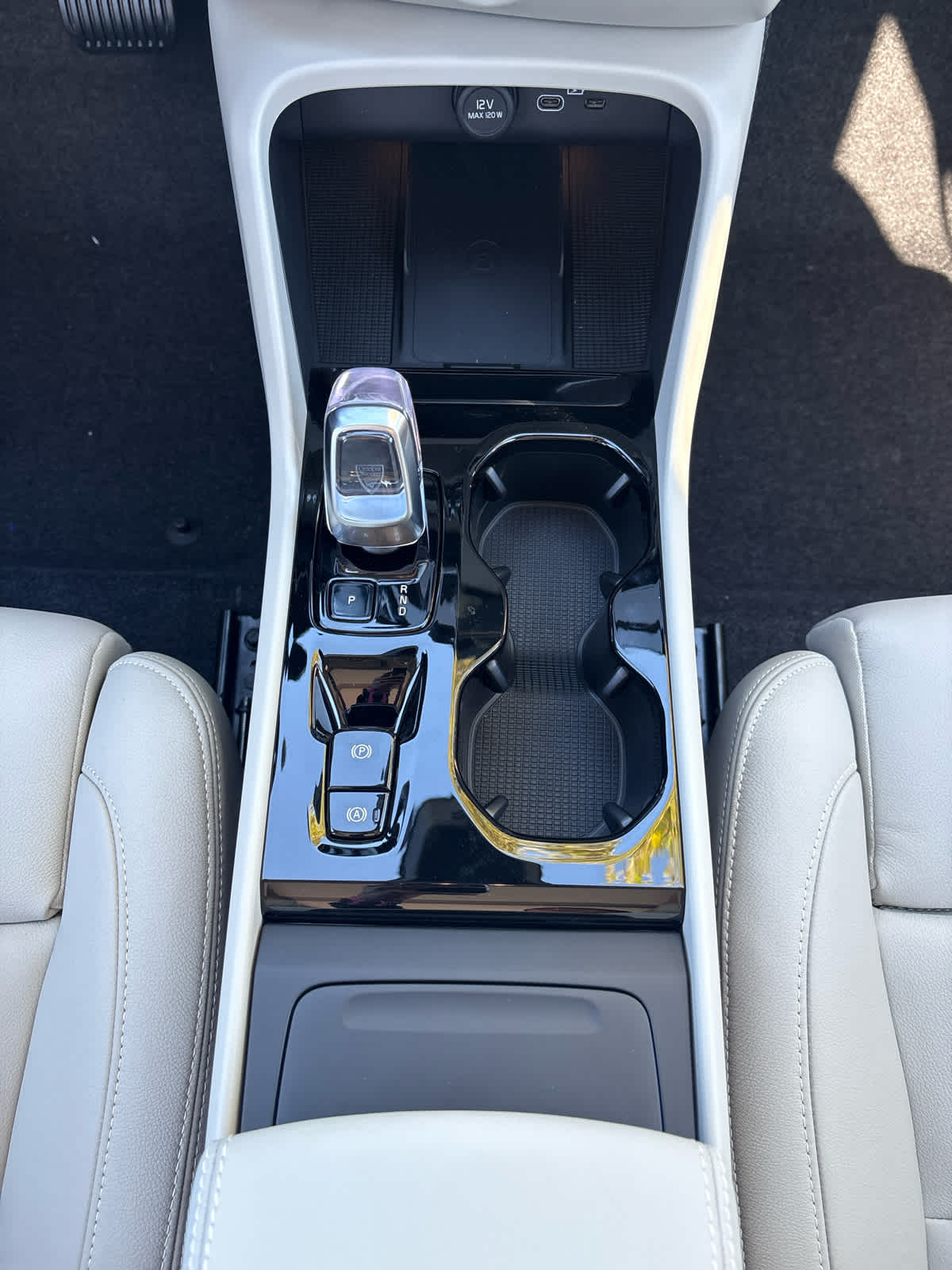 2026 Volvo XC40 photo 4