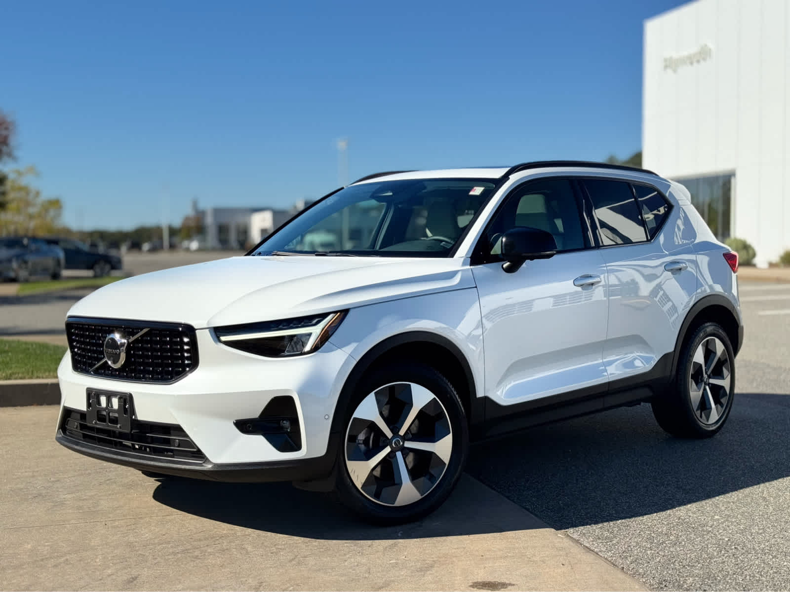 2023 Volvo XC40 AWD Plus photo 3
