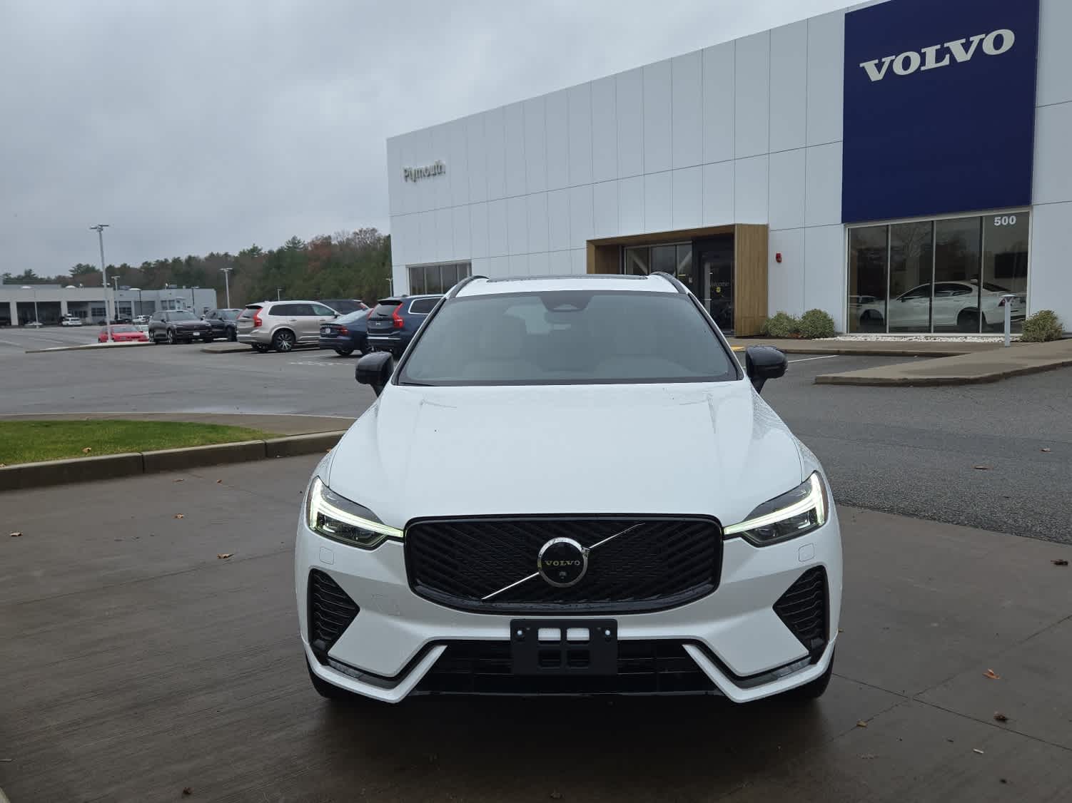 2026 Volvo XC60 B5 Plus photo 2
