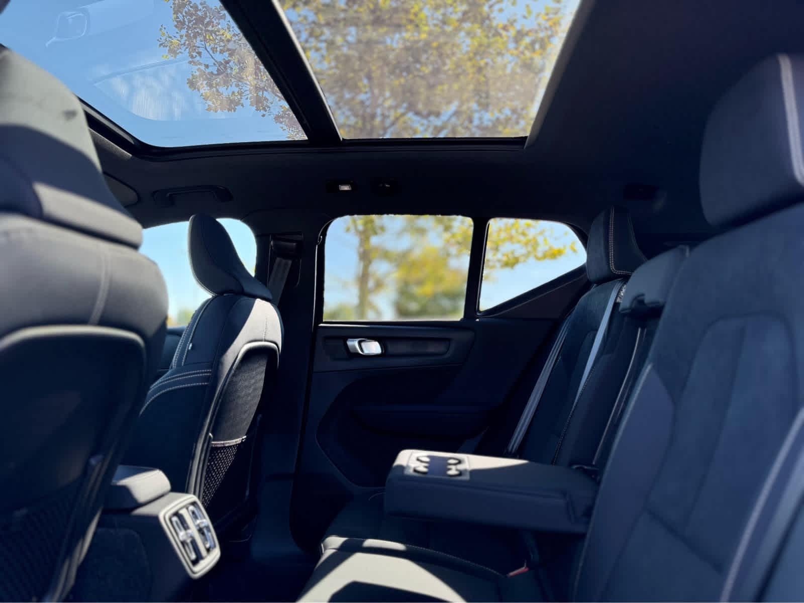 2026 Volvo XC40 Ultra Black Edition - Photo 18