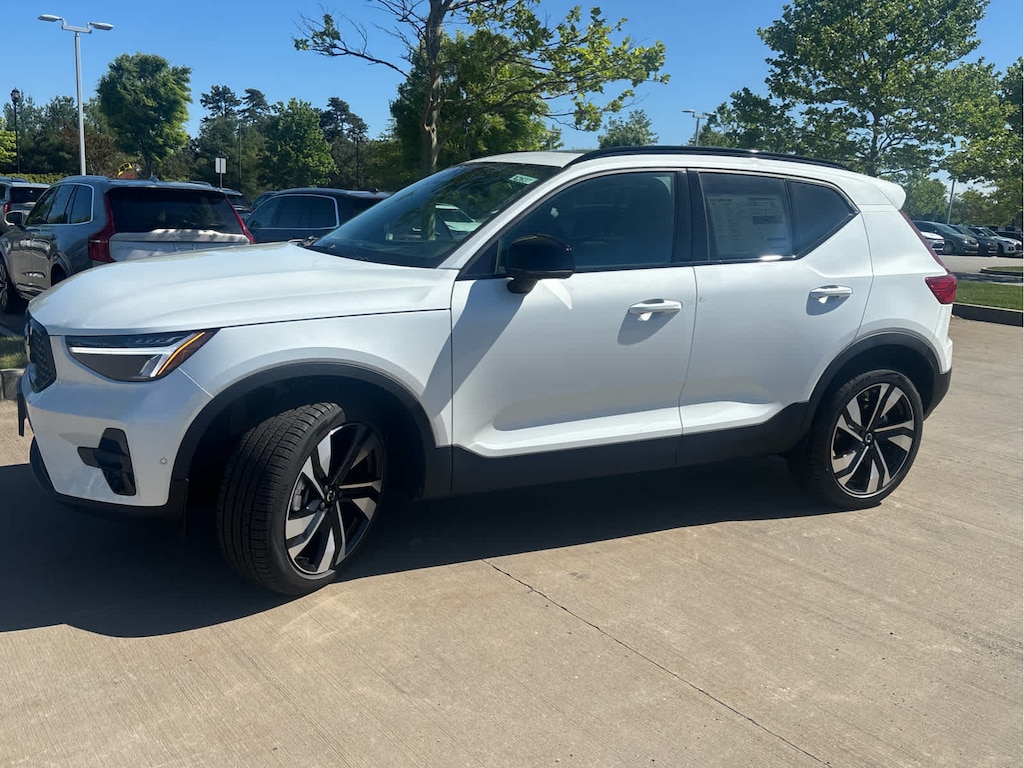 New 2026 Volvo XC40 B5 Plus SUV