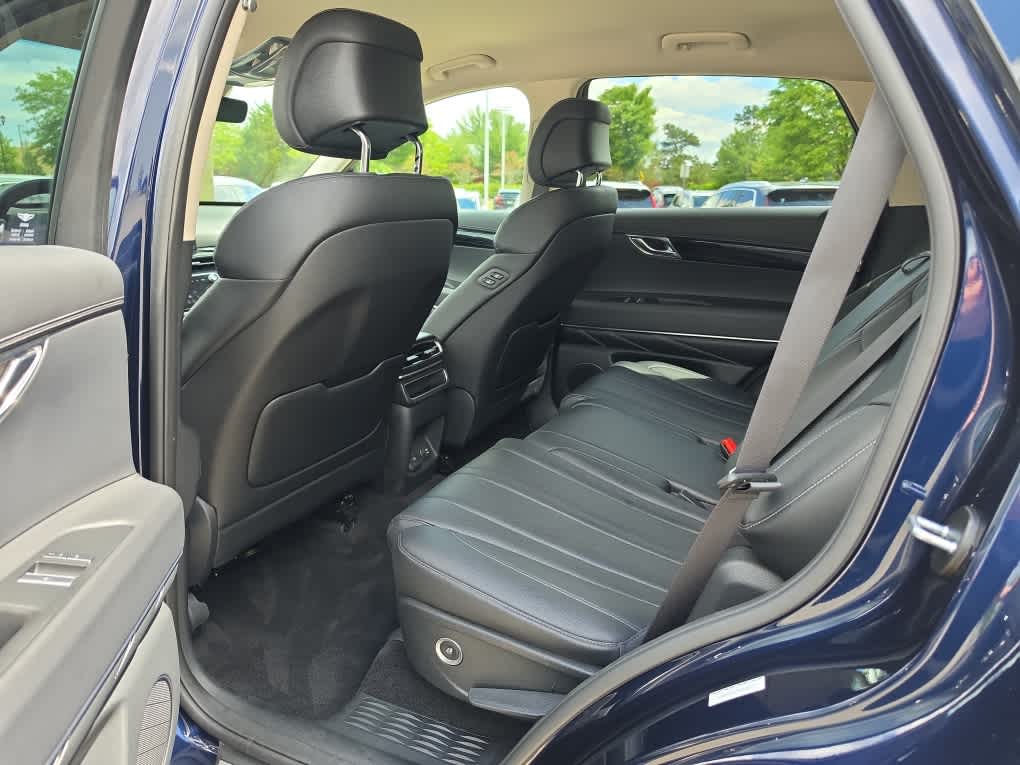 2025 GENESIS GV80 23