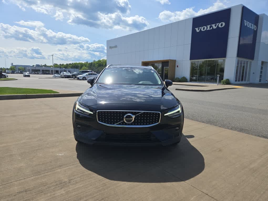 2024 Volvo V60 Cross Country B5 Plus photo 3