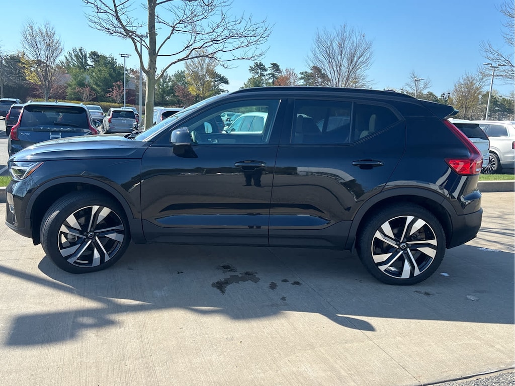 Used 2023 Volvo XC40 B5 AWD Plus Dark SUV