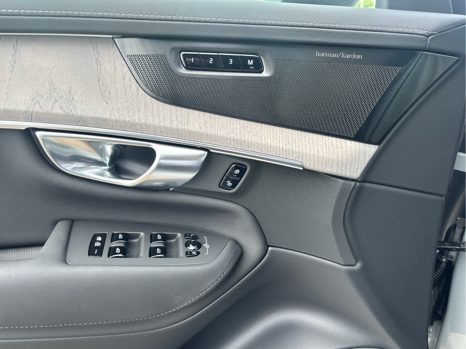 2026 Volvo XC90 Ultra - Photo 18