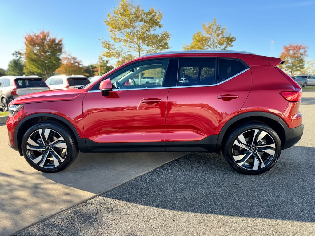 Used 2025 Volvo XC40 B5 Ultra Bright Theme SUV