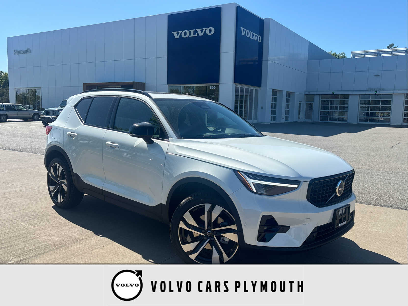 2026 Volvo XC40 B5 Plus Dark AWD's photo