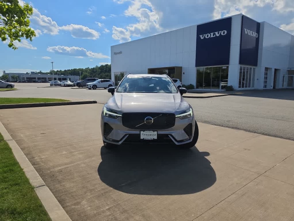 New 2026 Volvo XC60 B5 Plus SUV