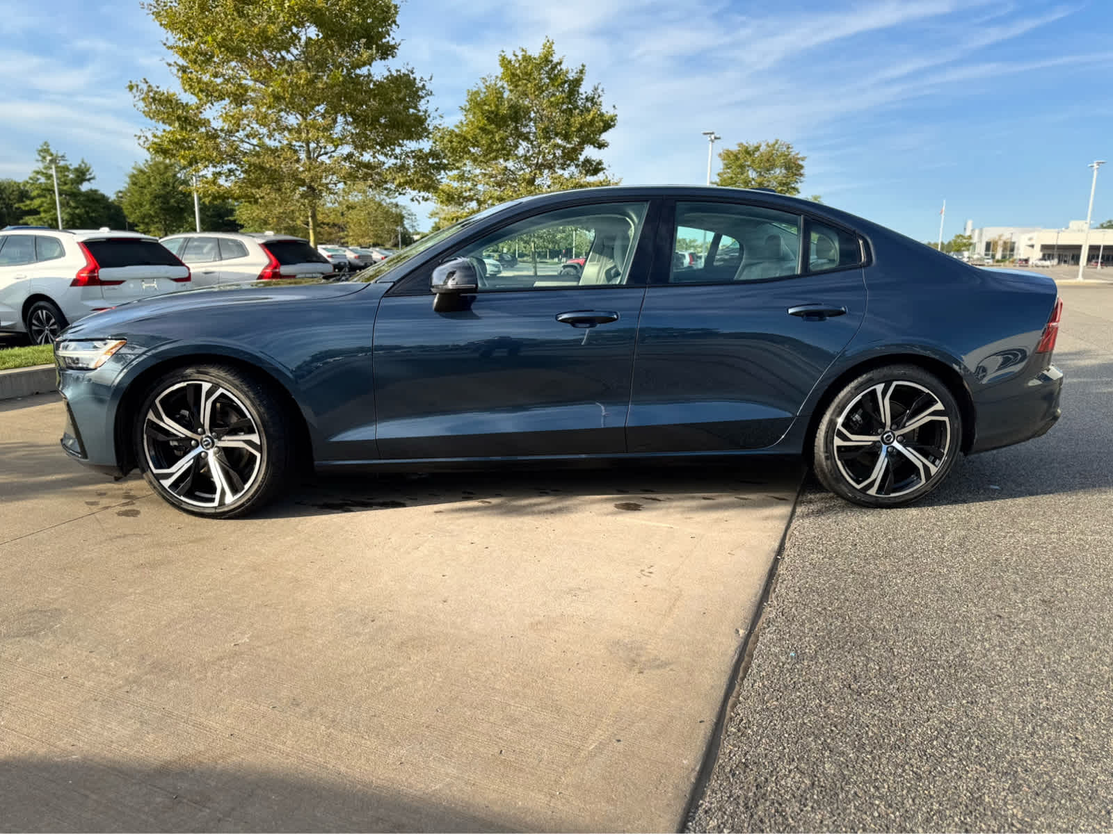 2024 Volvo S60 B5 Core photo 4