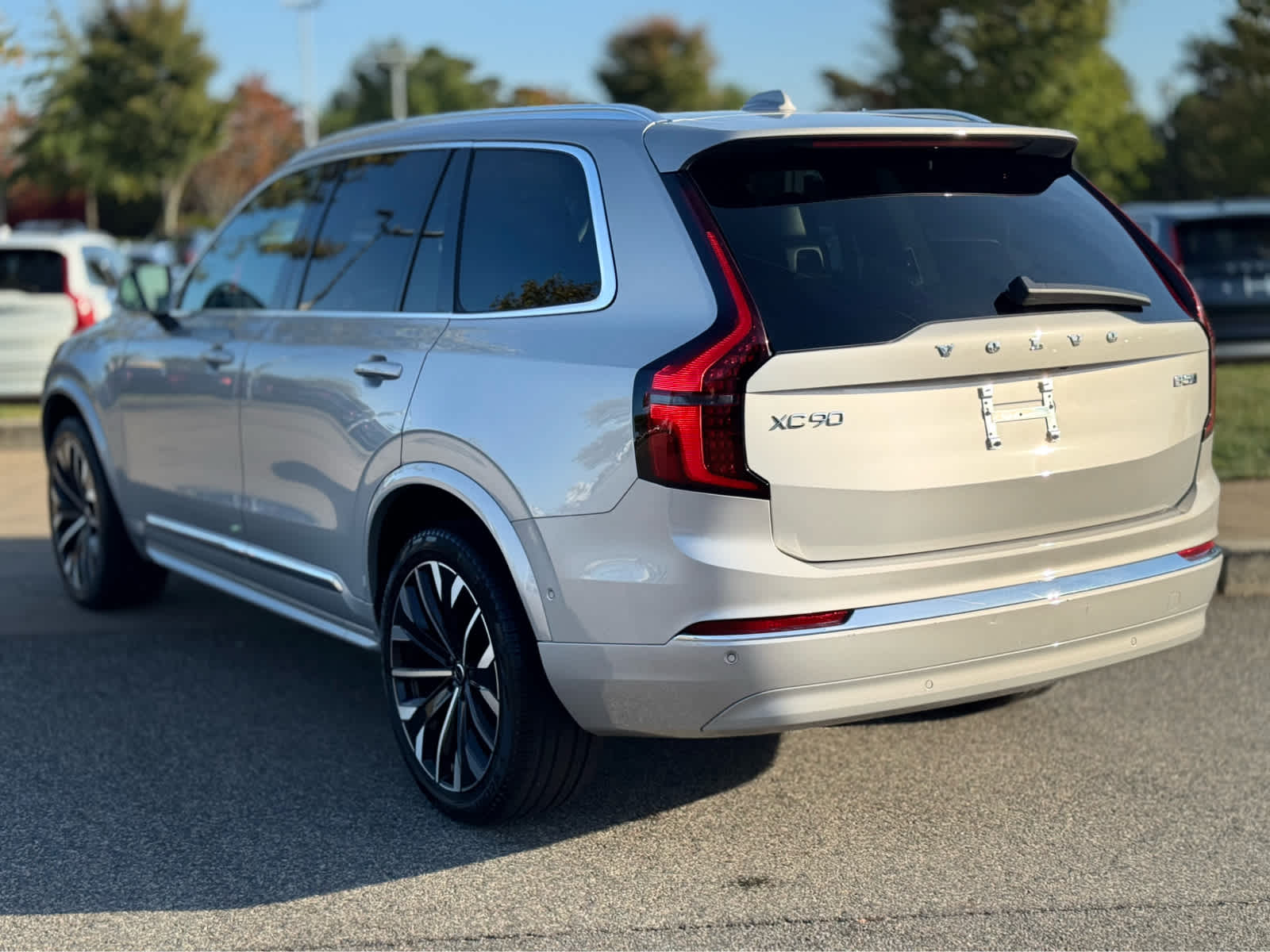 2025 Volvo XC90 B5 Plus photo 2