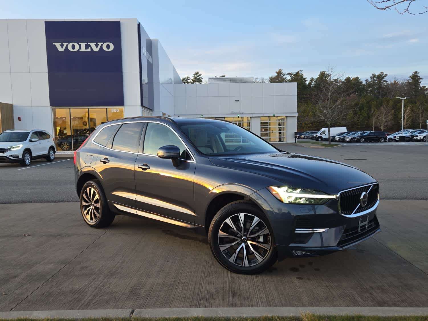 2023 Volvo XC60 B5 Core photo 2