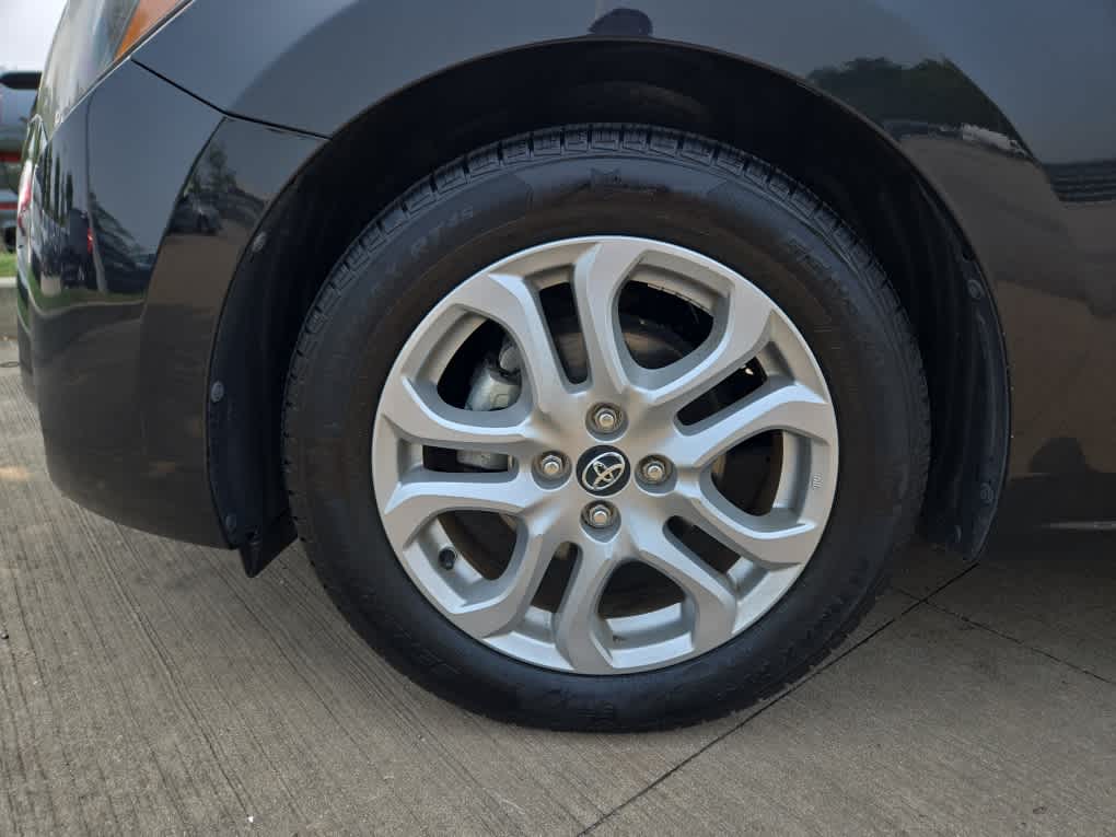 2017 Toyota Yaris iA Base photo 4