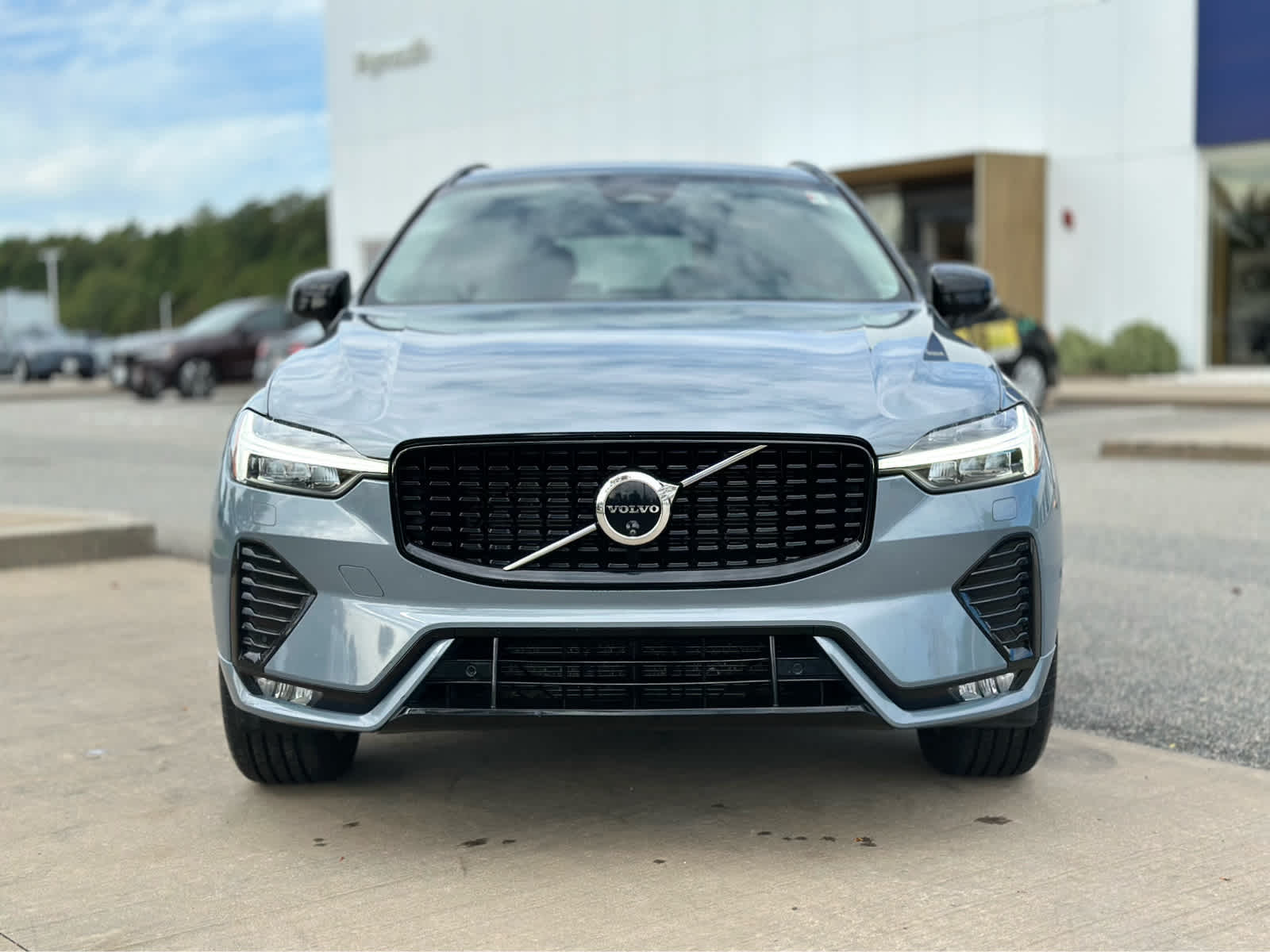 2024 Volvo XC60 B5 Plus photo 2