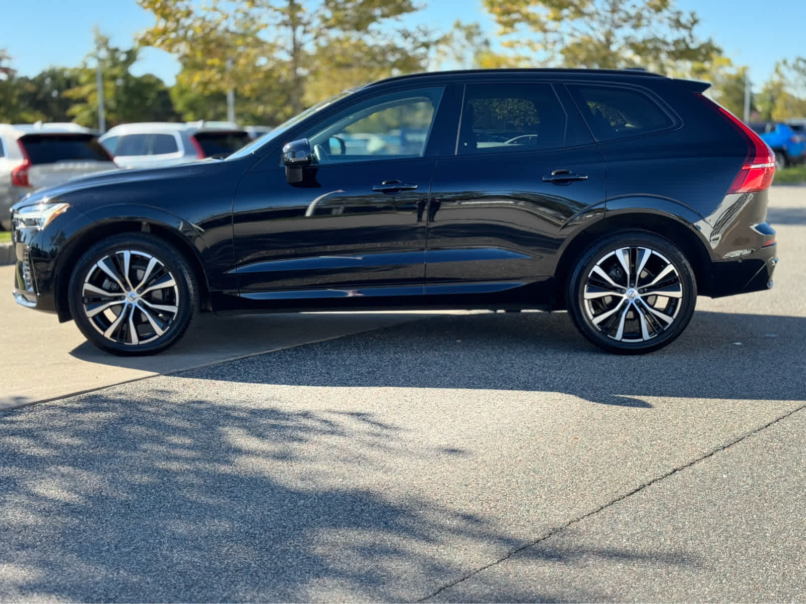 2023 Volvo XC60 B5 Plus photo 2