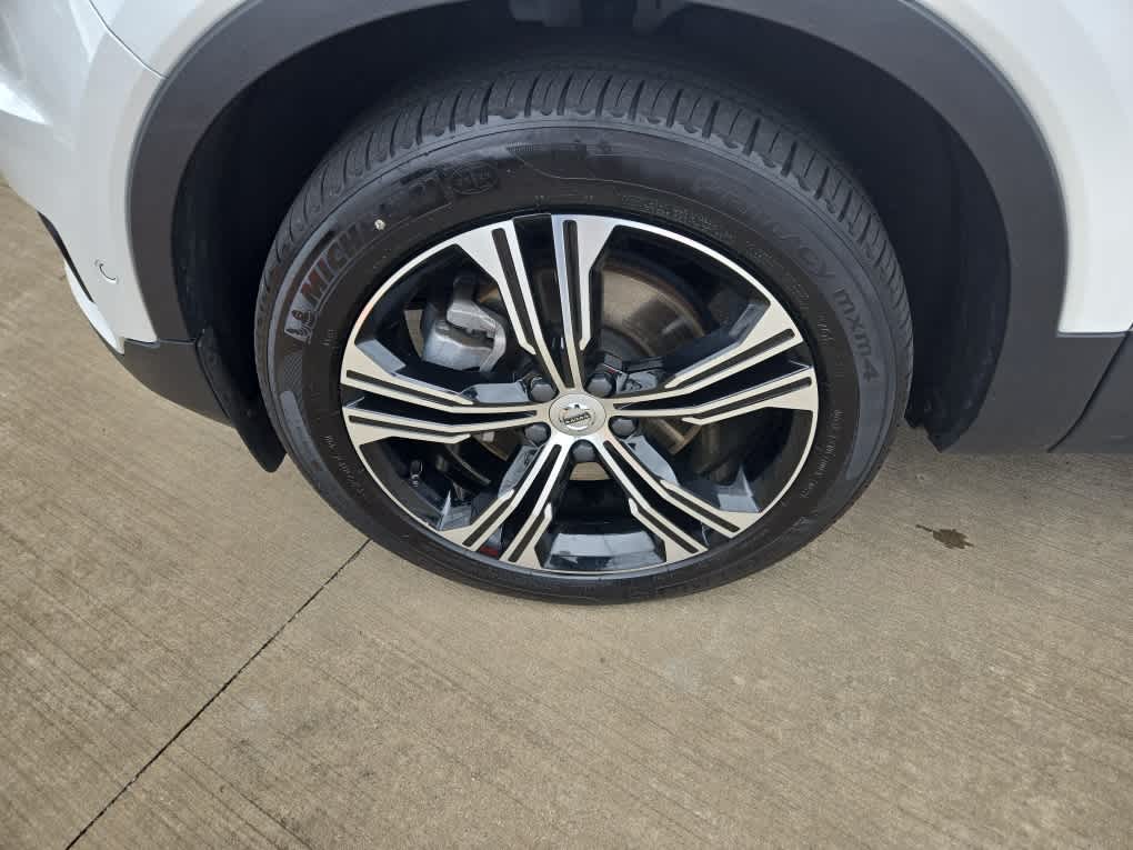 2022 Volvo XC40 T5 AWD Inscription photo 4