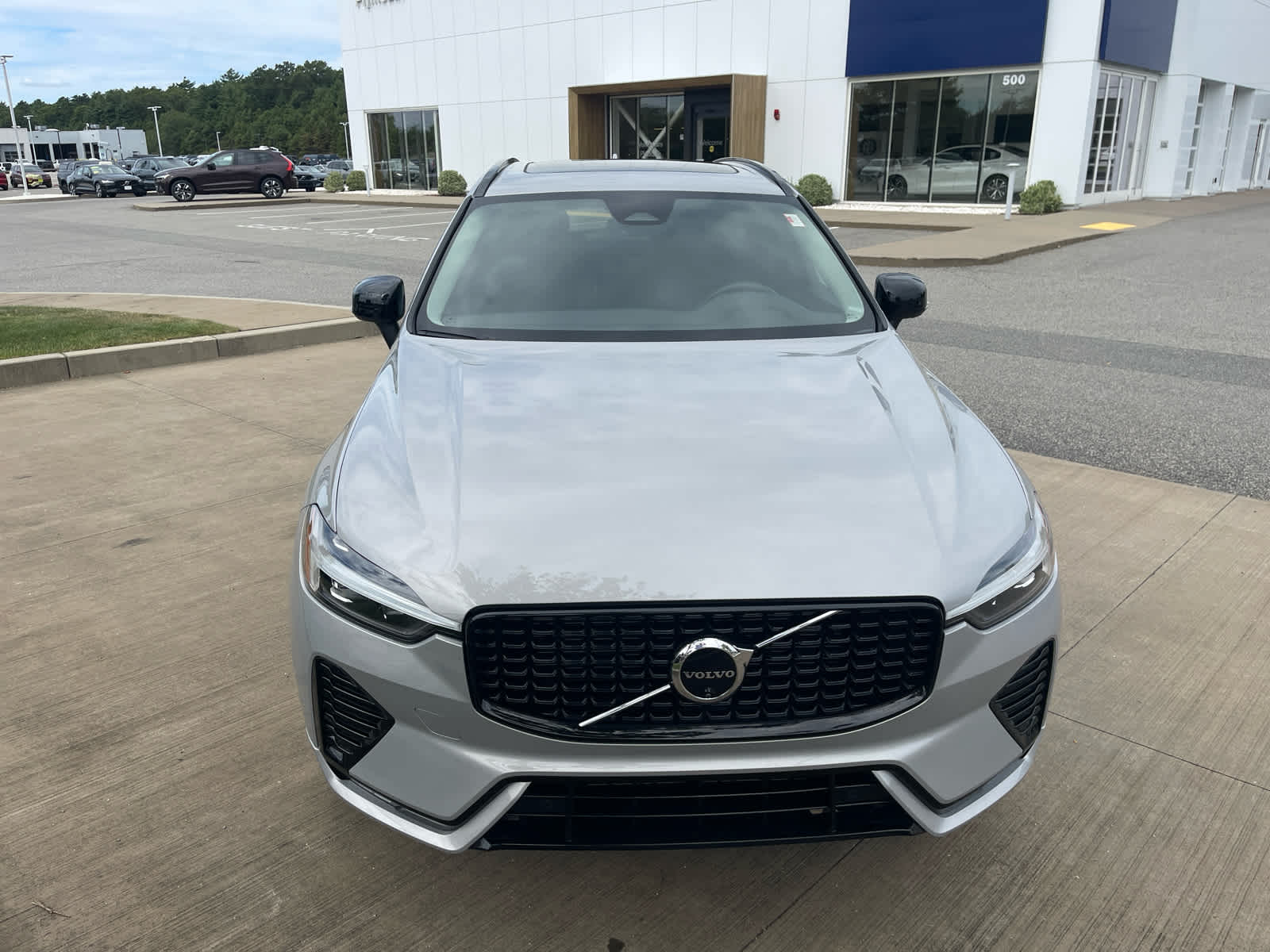 2025 Volvo XC60 B5 Plus photo 3
