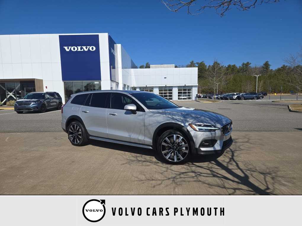 2025 Volvo V60 Cross Country