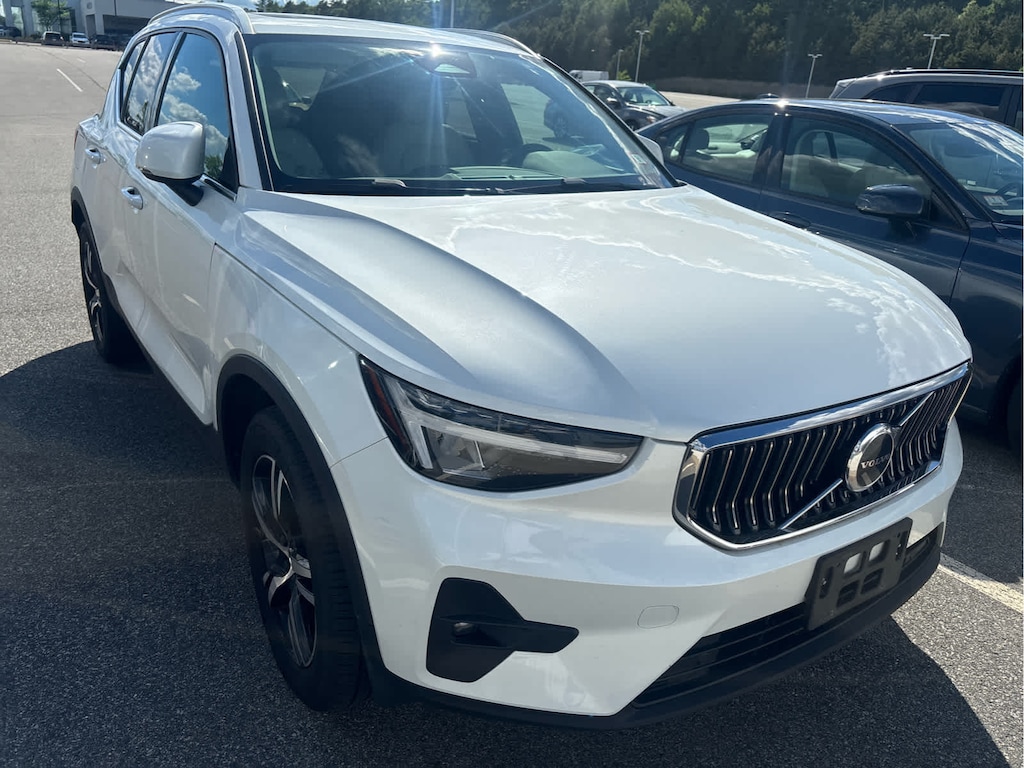 Used 2023 Volvo XC40 B5 AWD Plus Bright SUV