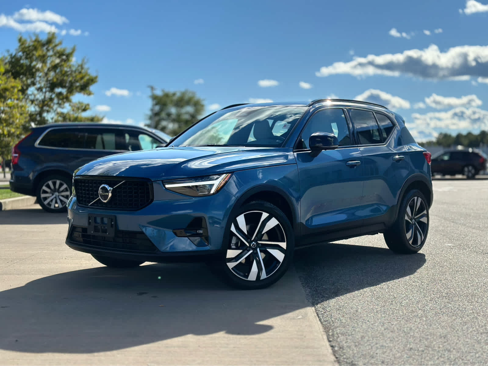 2024 Volvo XC40 Plus photo 3