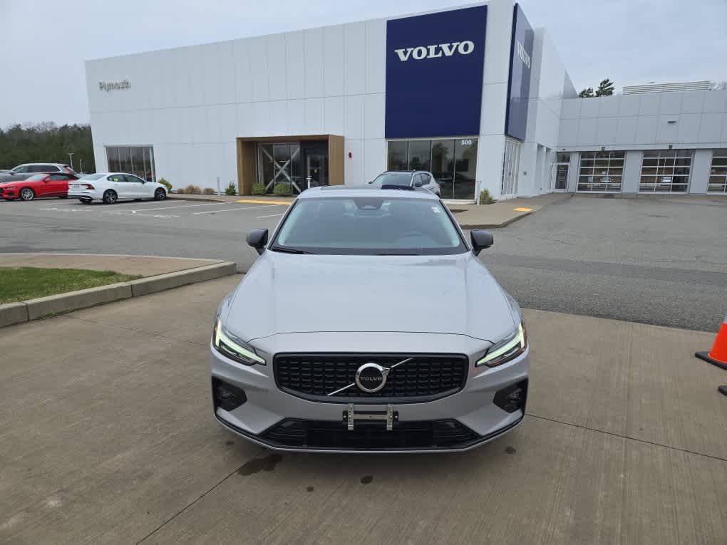 2024 Volvo S60 B5 Core photo 3
