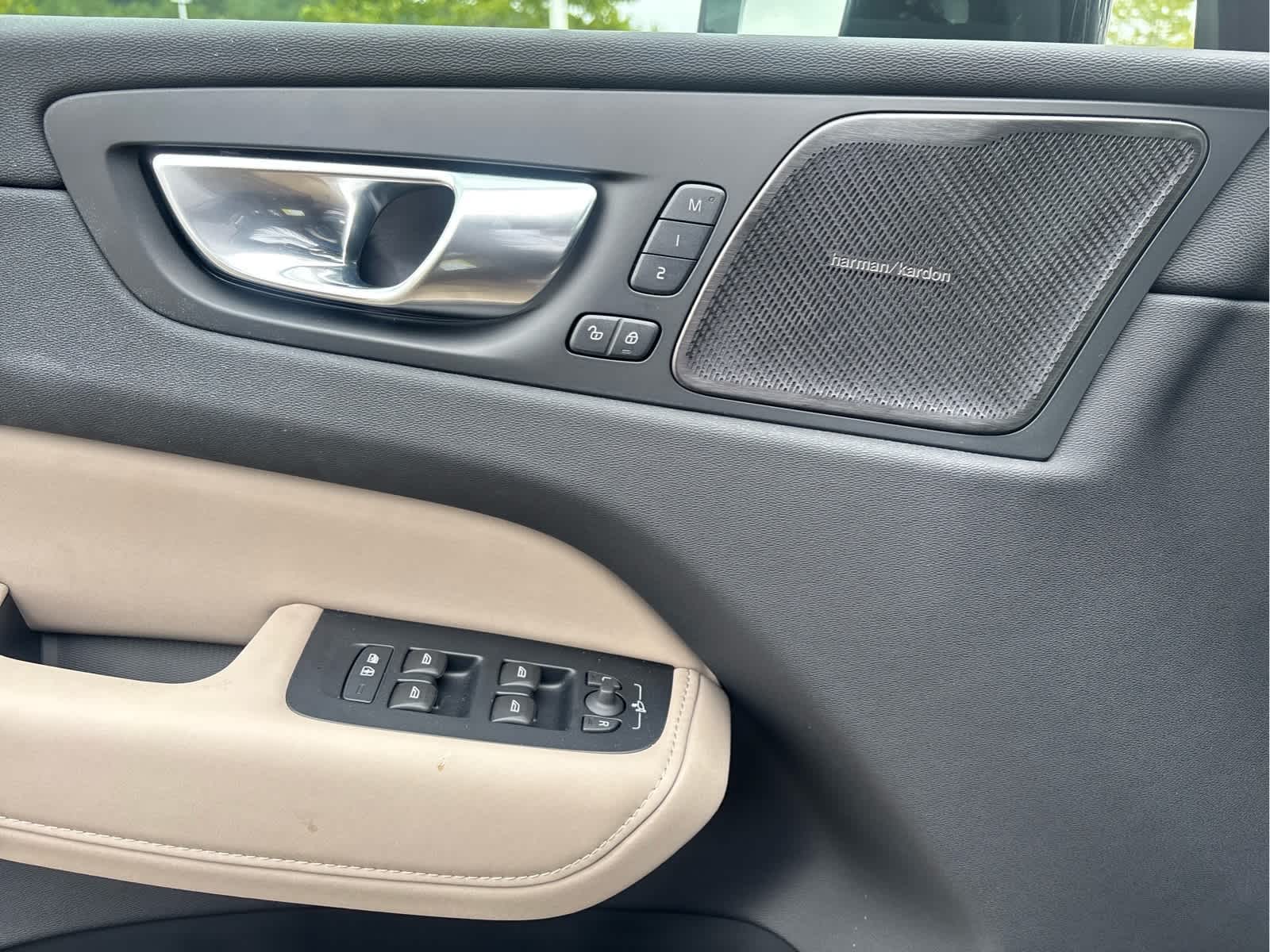 2026 Volvo XC60 Plus - Photo 38