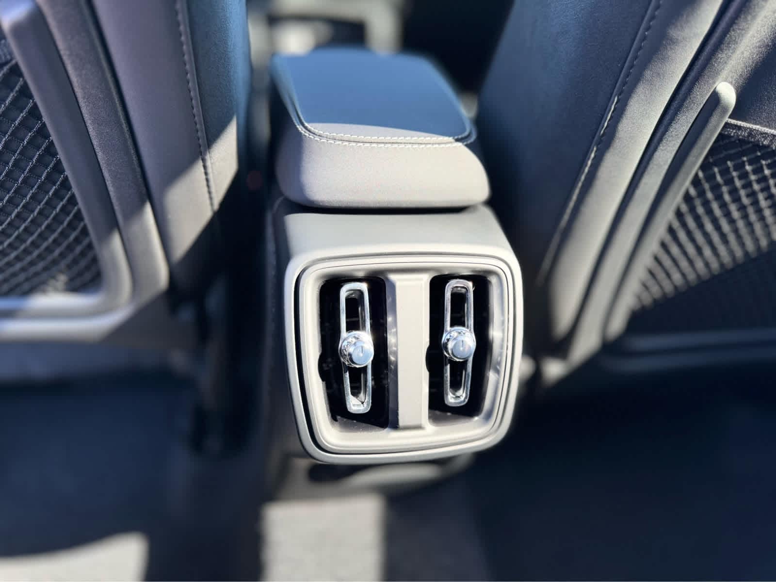 2026 Volvo XC40 Ultra Black Edition - Photo 20