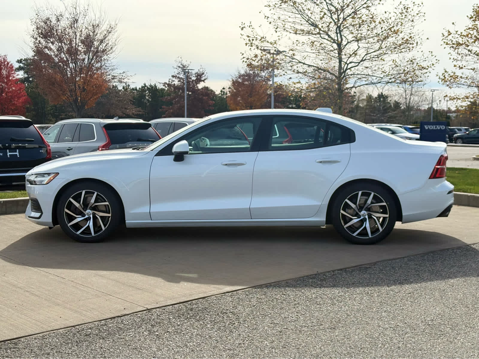 2020 Volvo S60 T6 Momentum photo 4
