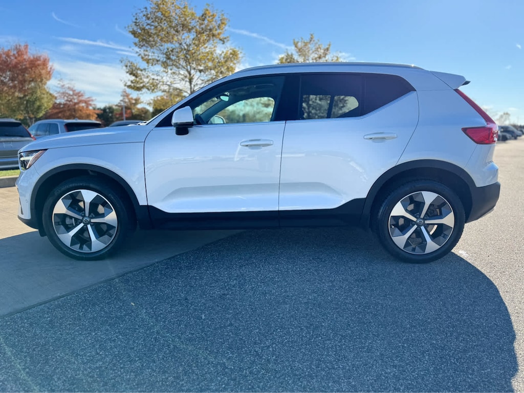 Used 2023 Volvo XC40 B5 AWD Plus Bright SUV