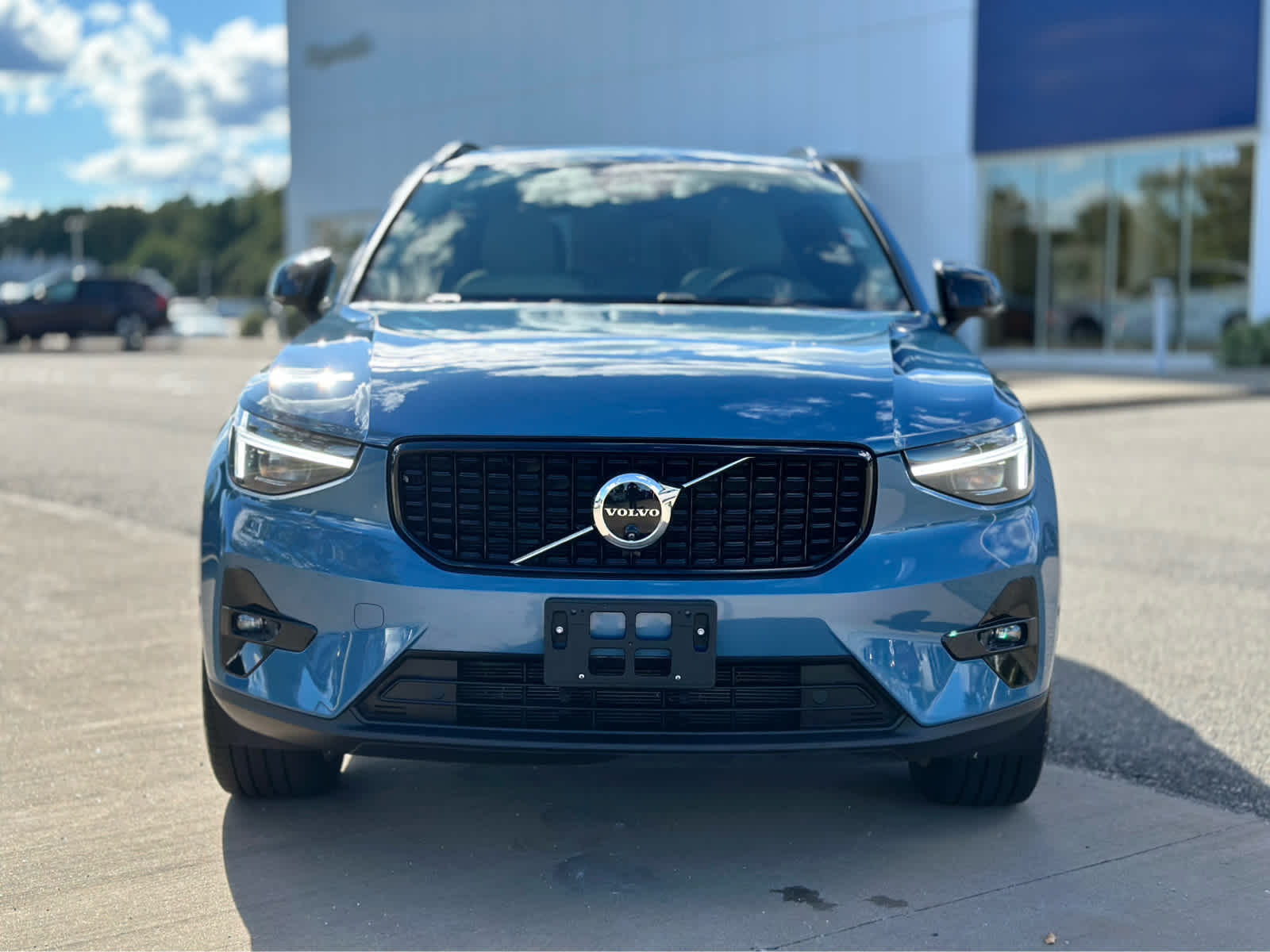 2024 Volvo XC40 Plus photo 2