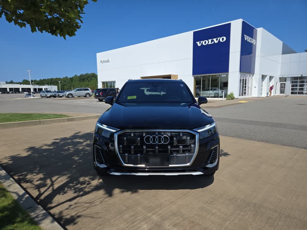 2025 Audi Q7 55 Premium Plus photo 3