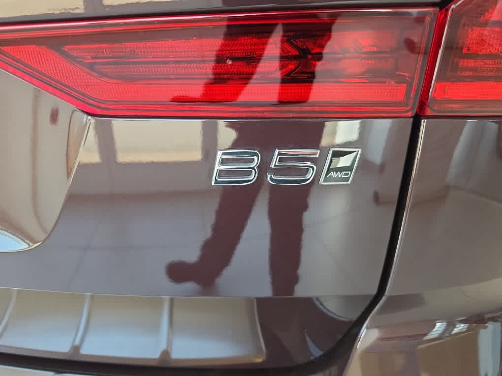 2026 Volvo XC60 Plus - Photo 8