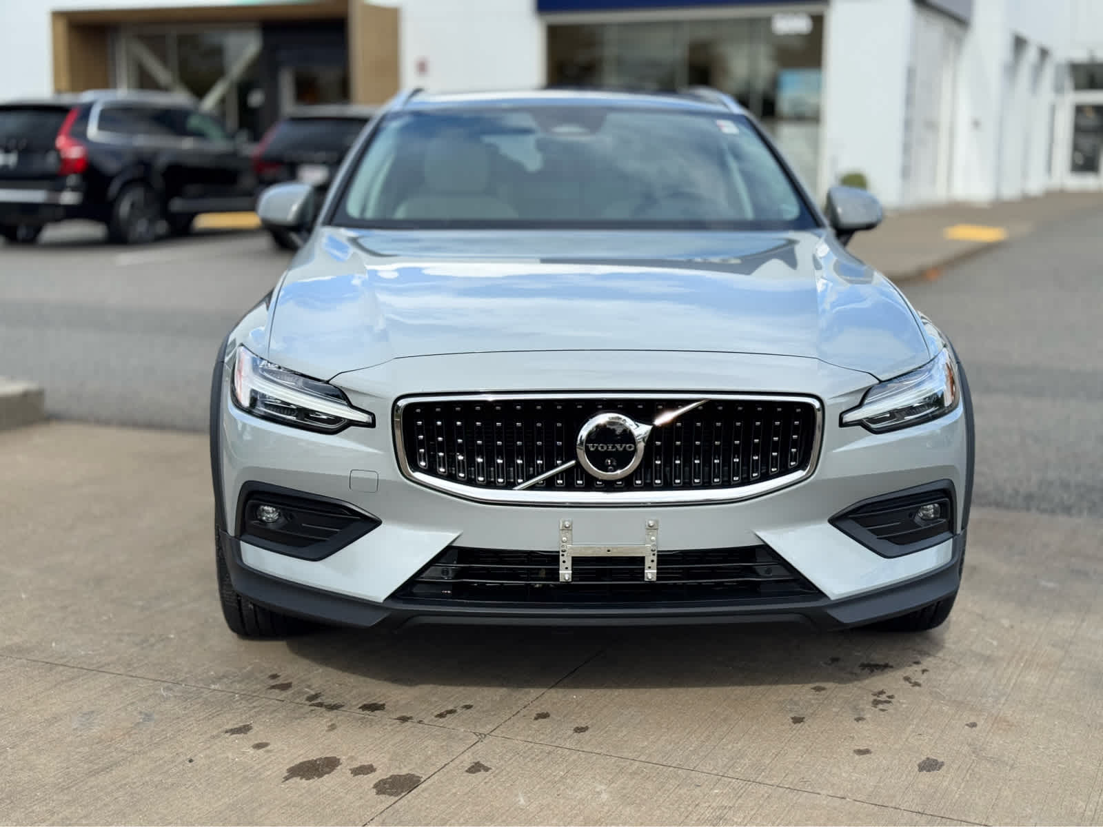 2024 Volvo V60 Cross Country B5 Plus photo 2