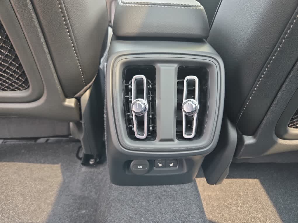 2026 Volvo XC40 Plus - Photo 25