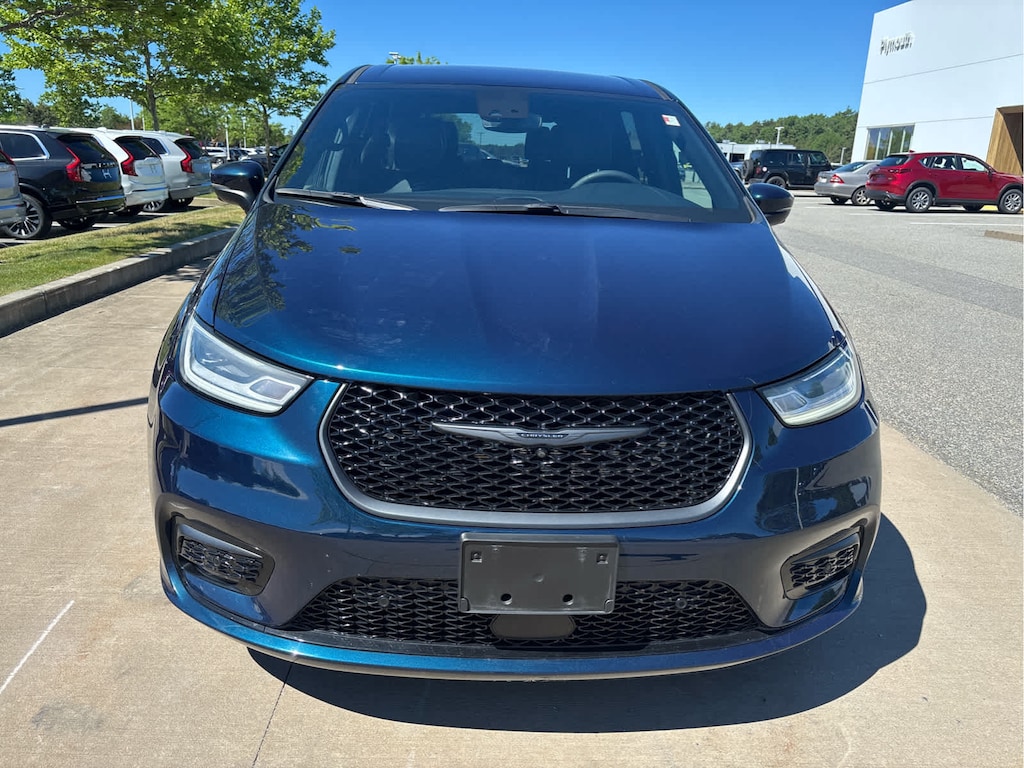Used 2023 Chrysler Pacifica Plug-In Hybrid Touring L Van Passenger Van