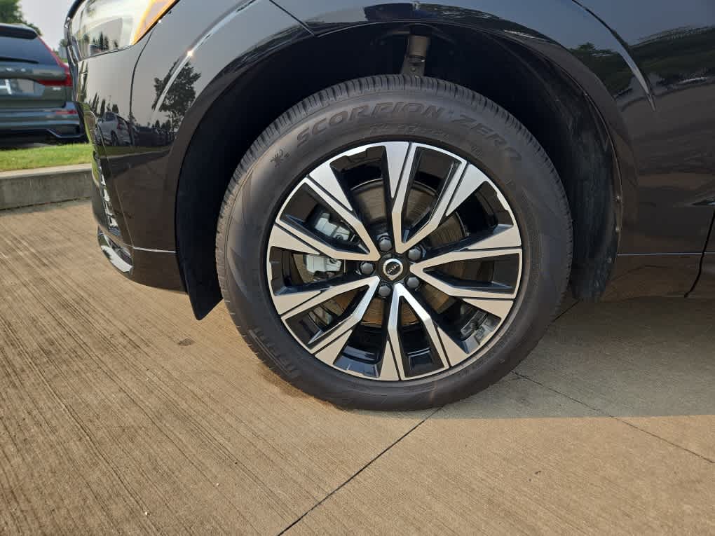 2024 Volvo XC60 B5 Core photo 4