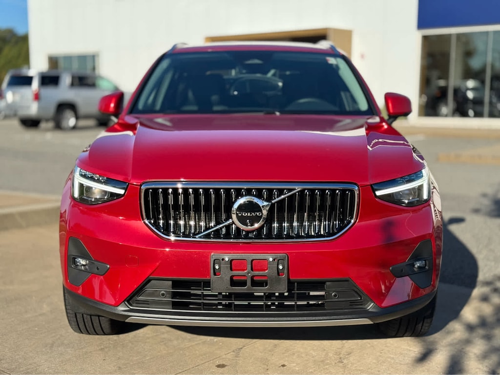 Used 2025 Volvo XC40 B5 Ultra Bright Theme SUV