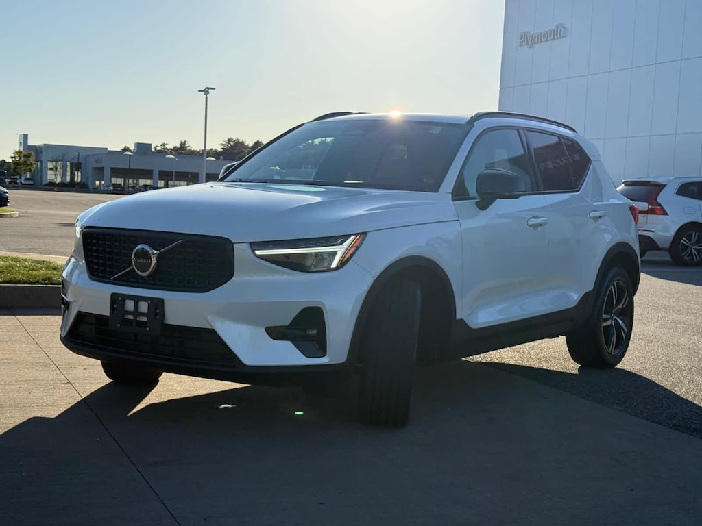 Used 2023 Volvo XC40 B5 AWD Plus Dark SUV