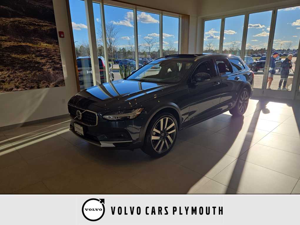 2025 Volvo V90 Cross Country Ultra's photo