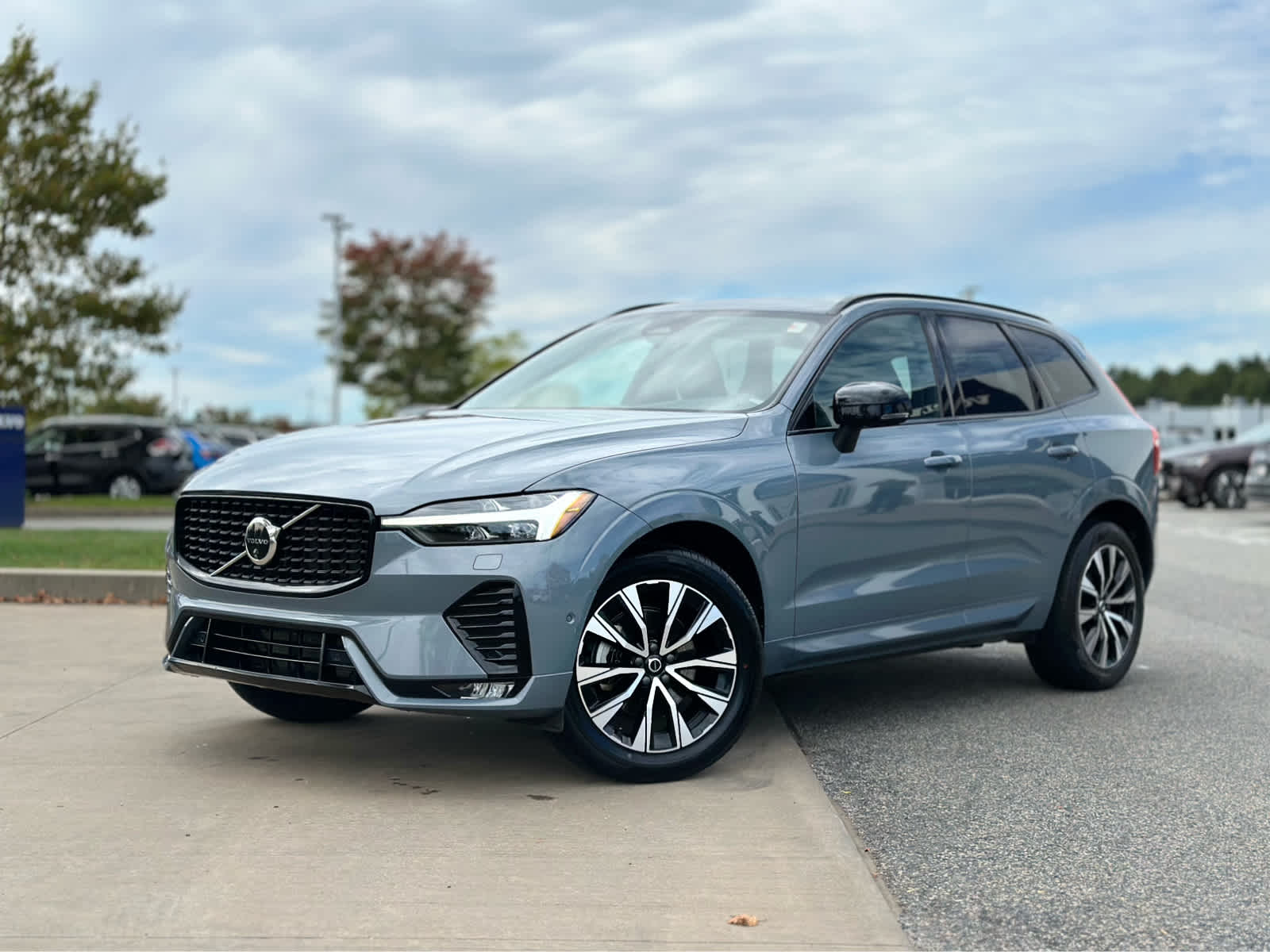 2024 Volvo XC60 B5 Plus photo 3