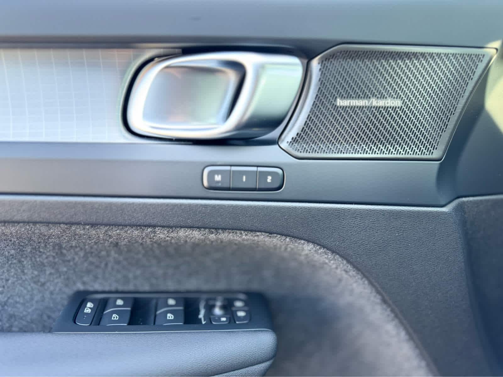 2026 Volvo XC40 Ultra Black Edition - Photo 16