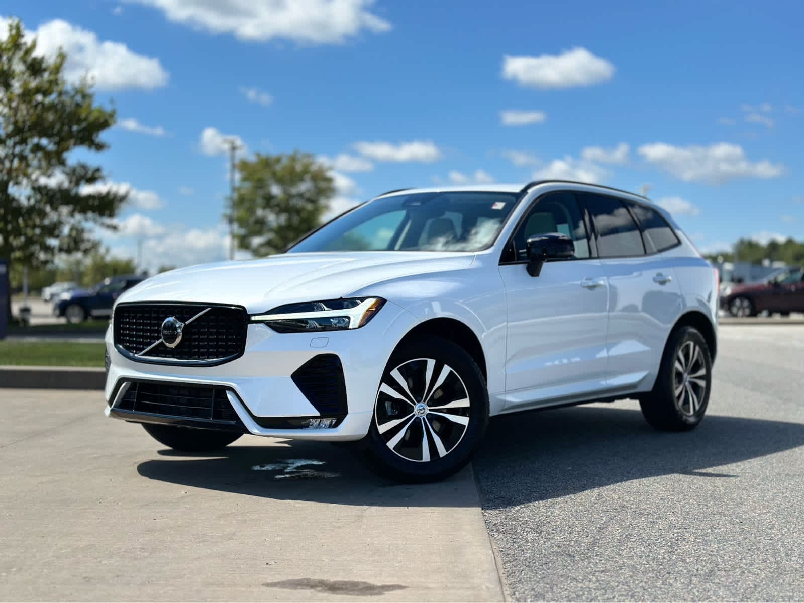 2024 Volvo XC60 B5 Core photo 3