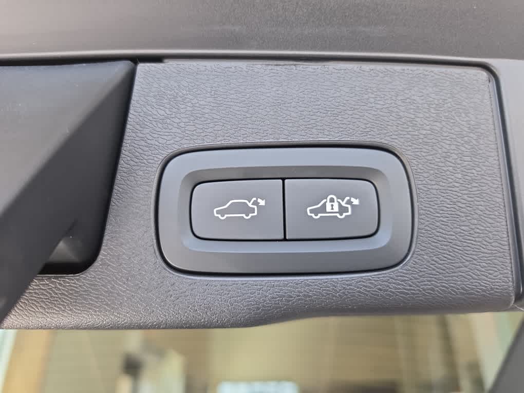 2026 Volvo XC60 Plus - Photo 6