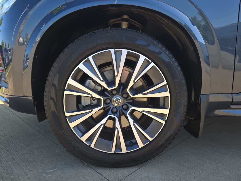 2022 Volvo XC90 T6 AWD Momentum photo 3