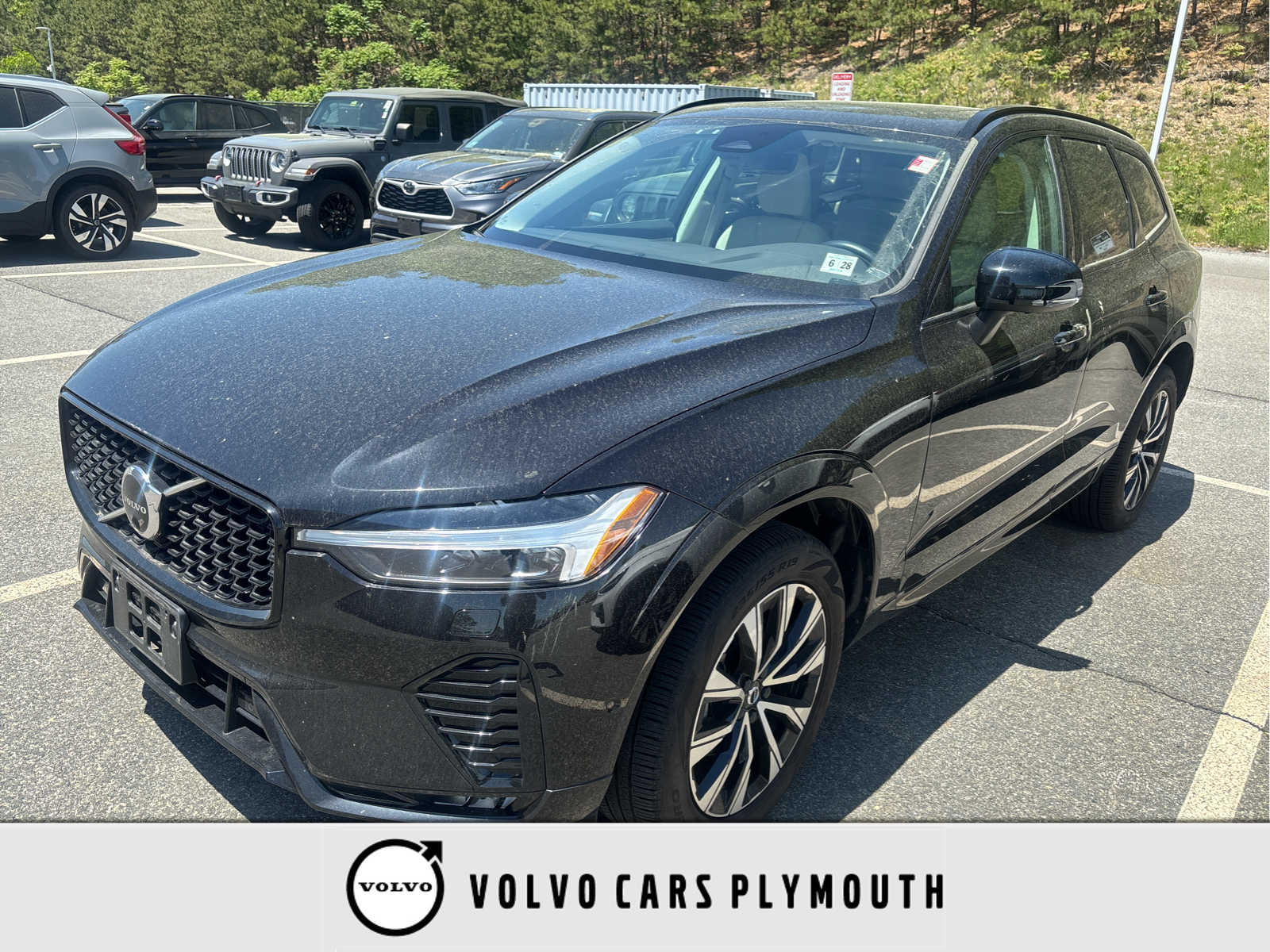 2024 Volvo XC60 B5 Plus Dark Theme AWD's photo