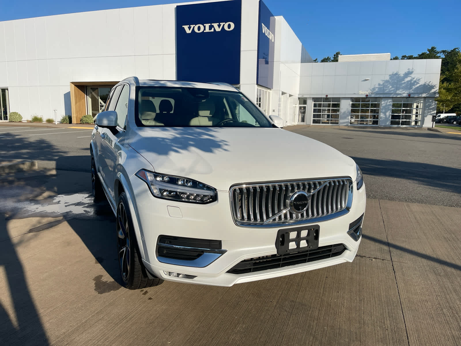 2023 Volvo XC90 AWD Plus photo 2